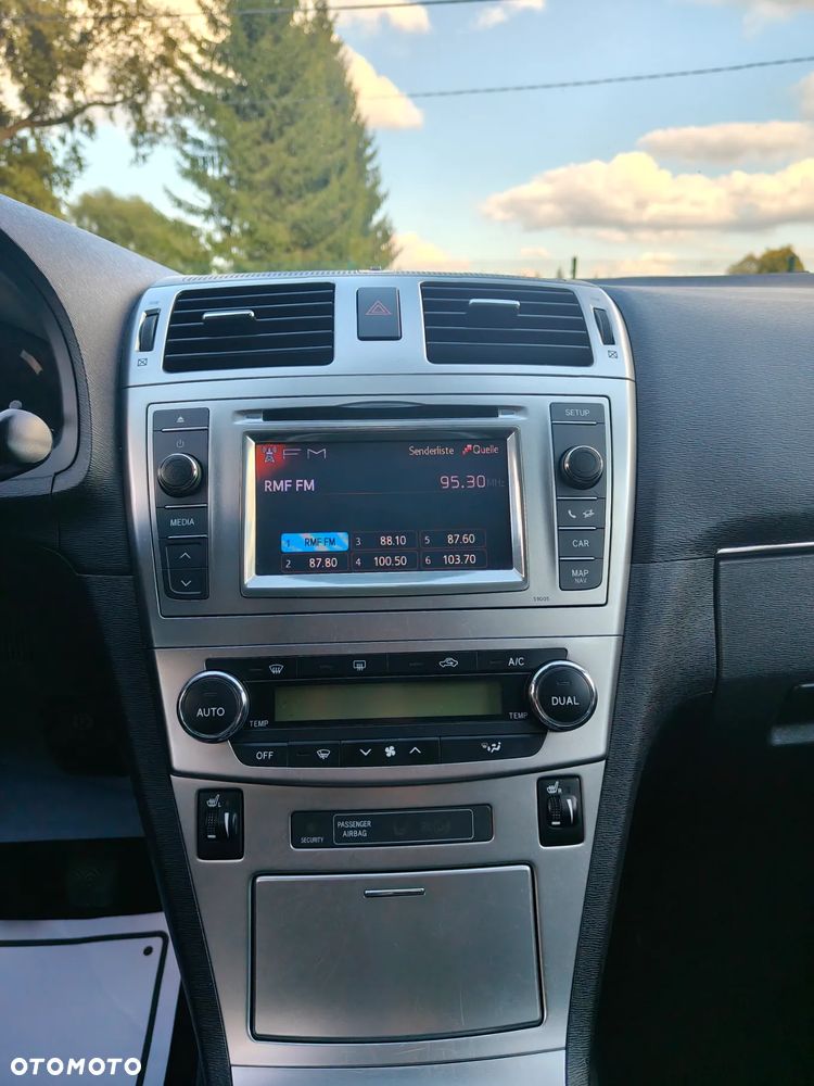 Toyota Avensis Combi 1.8 Executive - 14