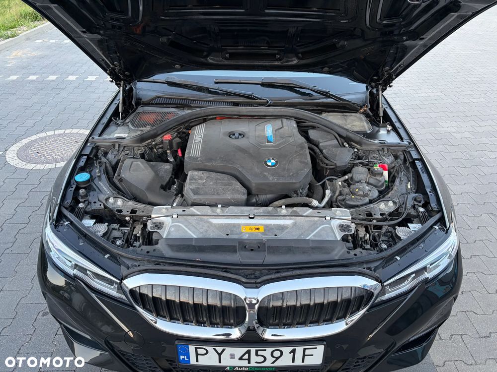 BMW Seria 3 330e M Sport - 34