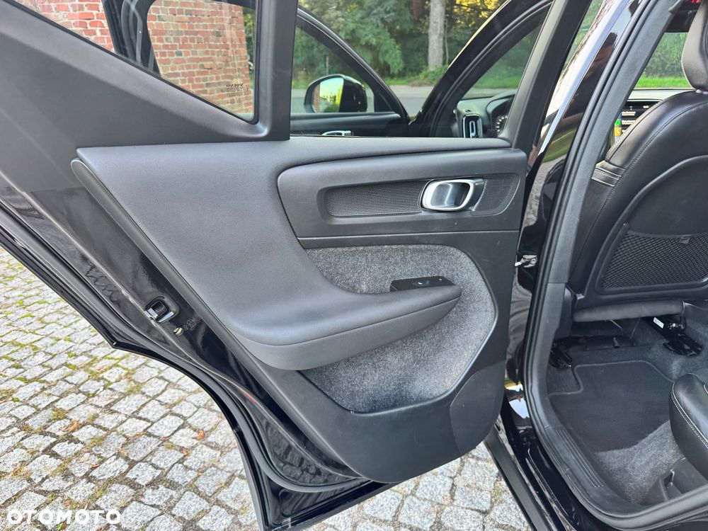 Volvo XC 40 T3 R-Design - 31