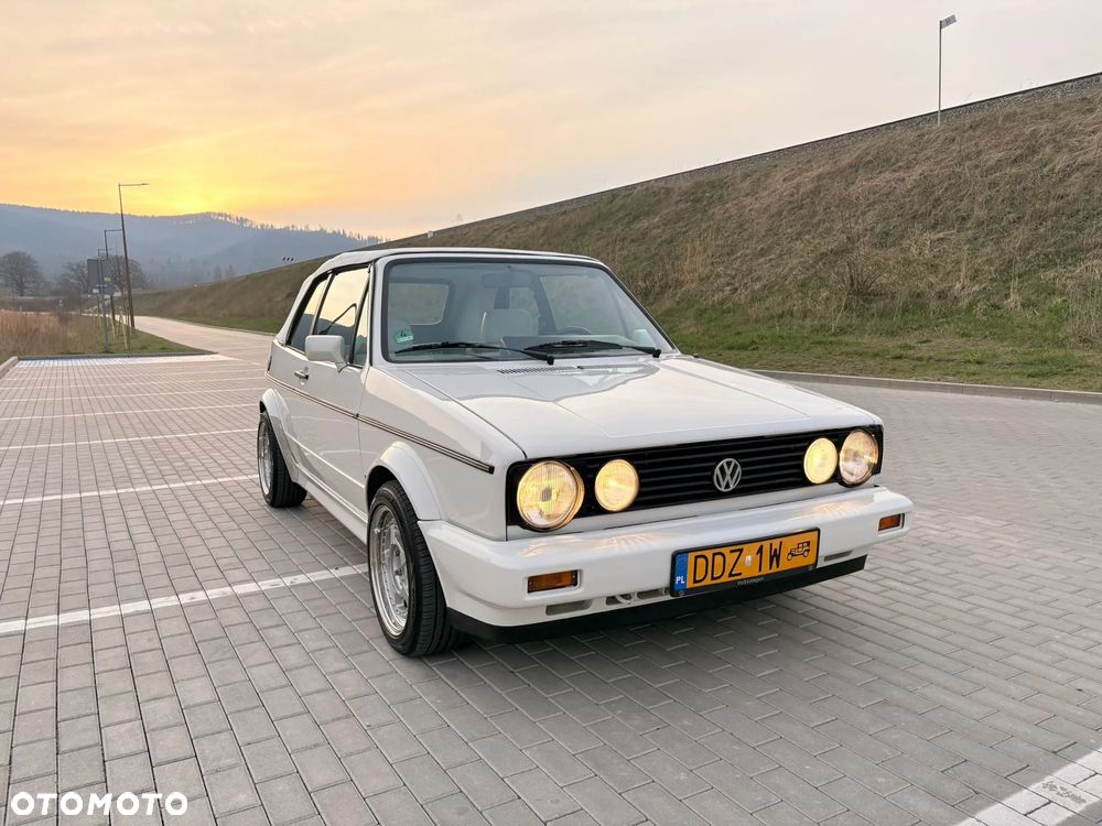 Volkswagen Golf - 1