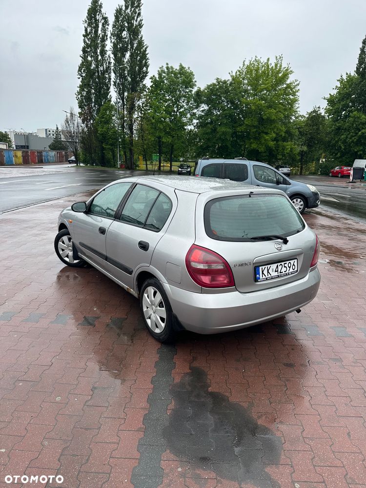 Nissan Almera 1.5 Base - 3