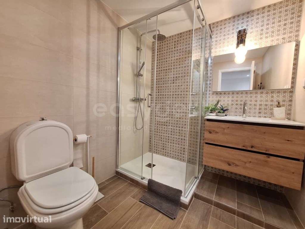 Garagem Ampla com Infraestruturas Completas | Lagos | 26m² - Grande imagem: 4/5