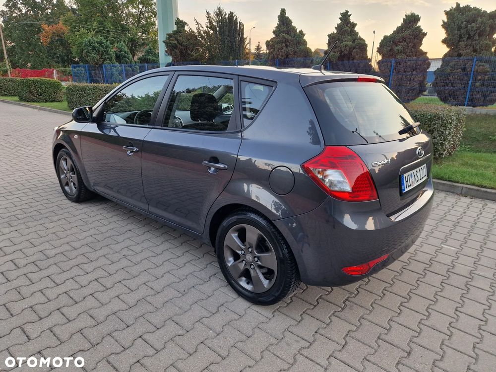 Kia Ceed - 14
