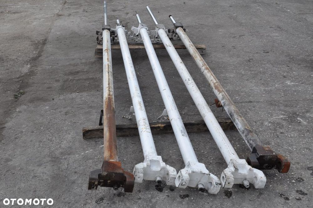 SIŁOWNIK HYDRAULICZNY MERLO DŁ. 275 CM - 1
