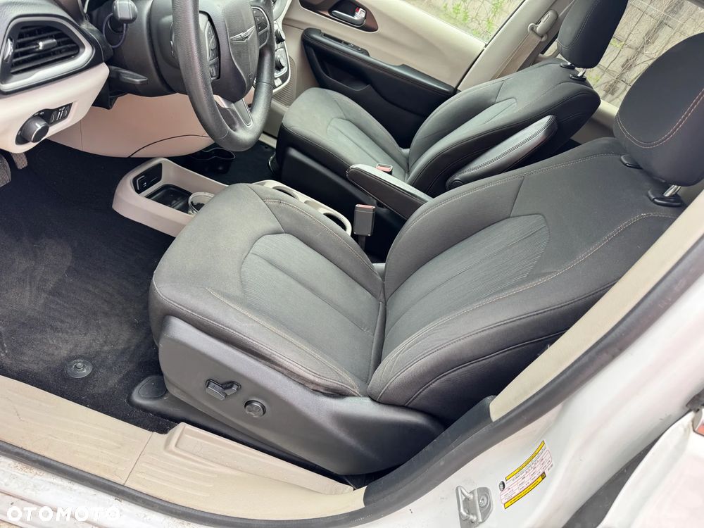 Chrysler Pacifica - 7