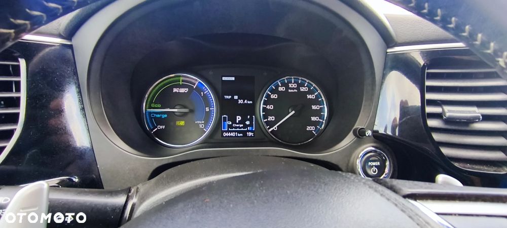 Mitsubishi Outlander 2.4 4WD Top - 20