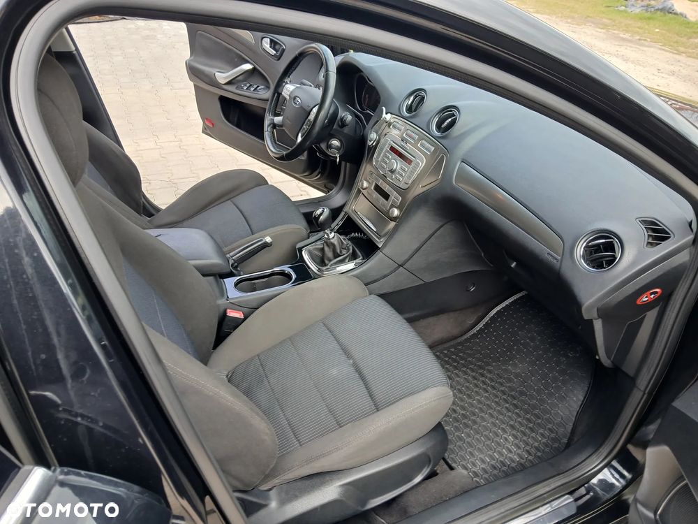 Ford Mondeo 1.8 TDCi Ghia - 11