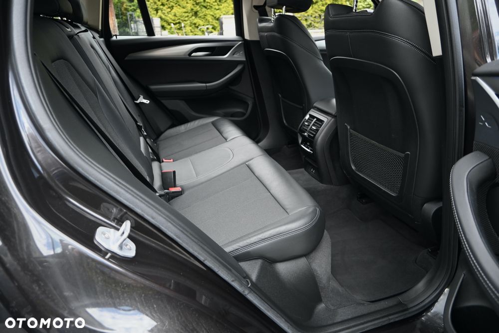 BMW X3 sDrive18d xLine sport - 32