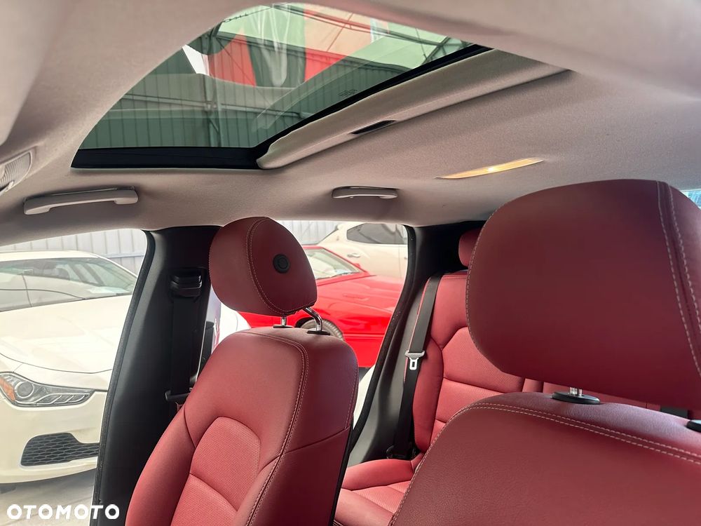 Infiniti Q30 1.6t Pure - 12