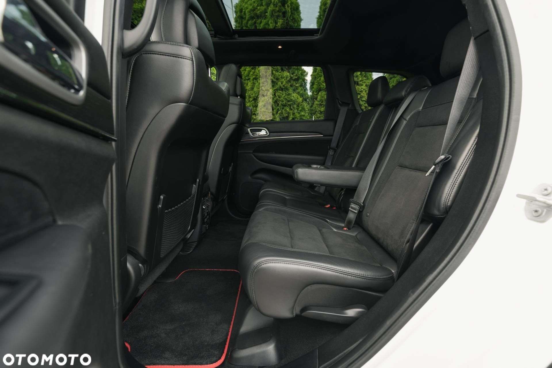 Jeep Grand Cherokee - 14
