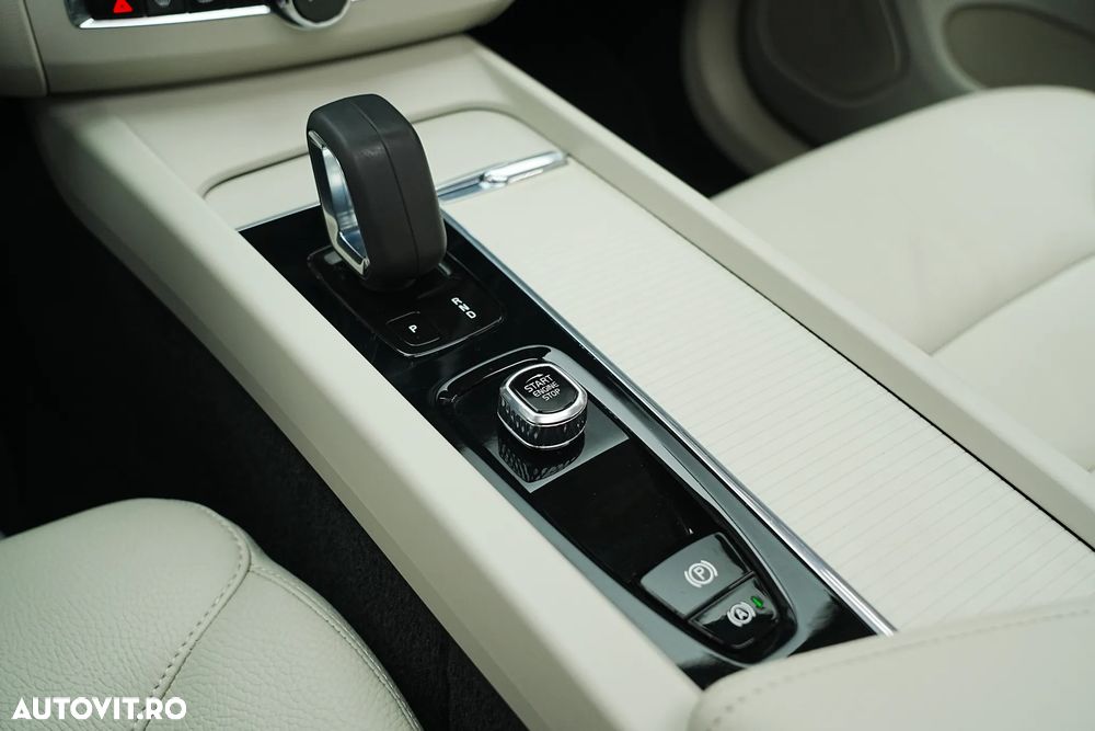 Volvo XC 60 Recharge T6 Twin Engine eAWD Inscription Expression - 40