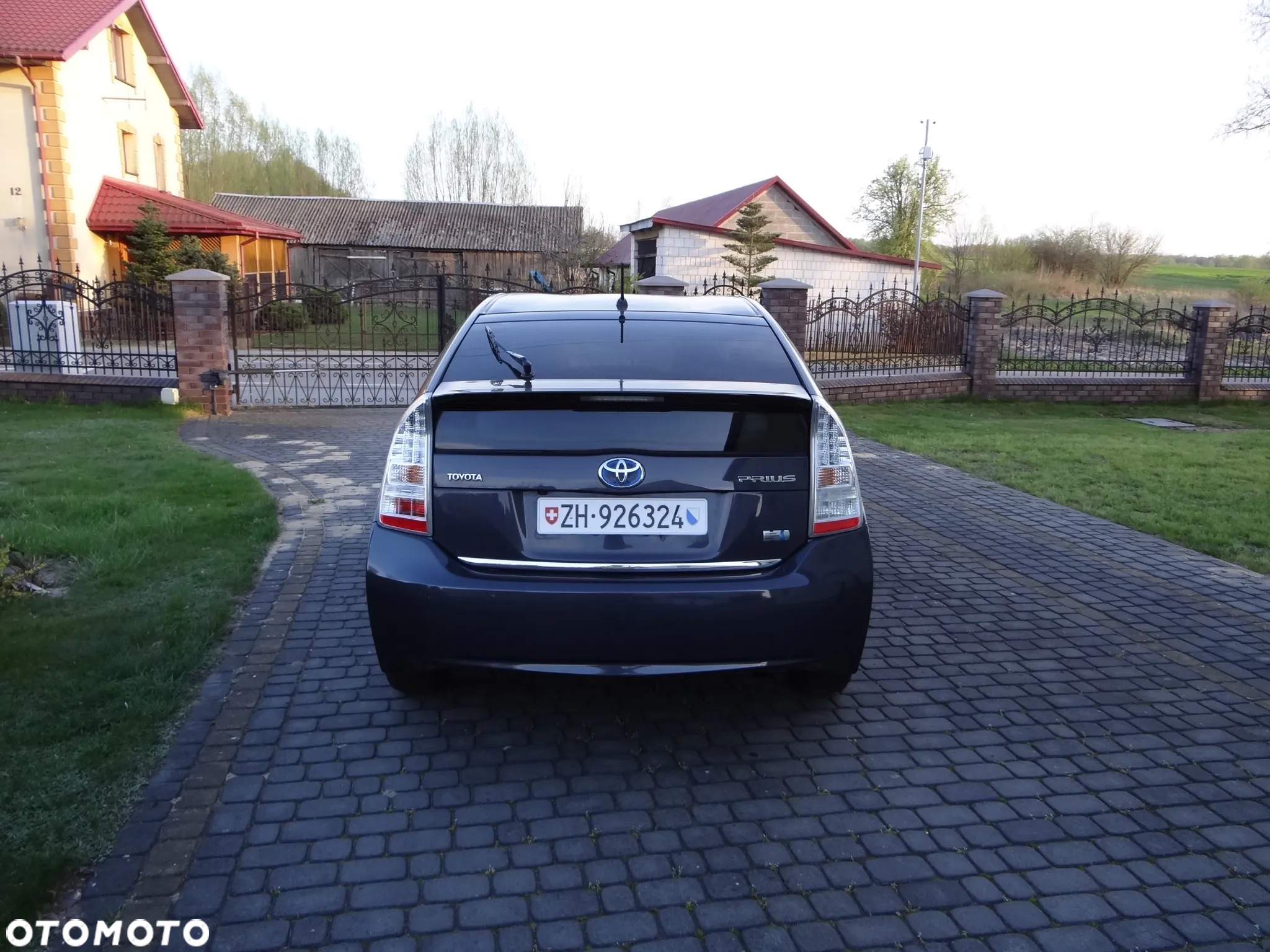 Toyota Prius (Hybrid) - 5