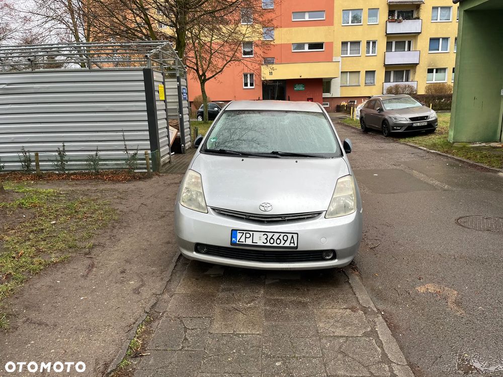 Toyota Prius 1.5 VVT-i Sol - 1