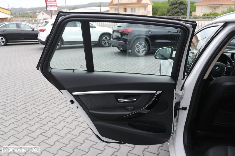 BMW 320 d Touring Line Sport Auto - 37