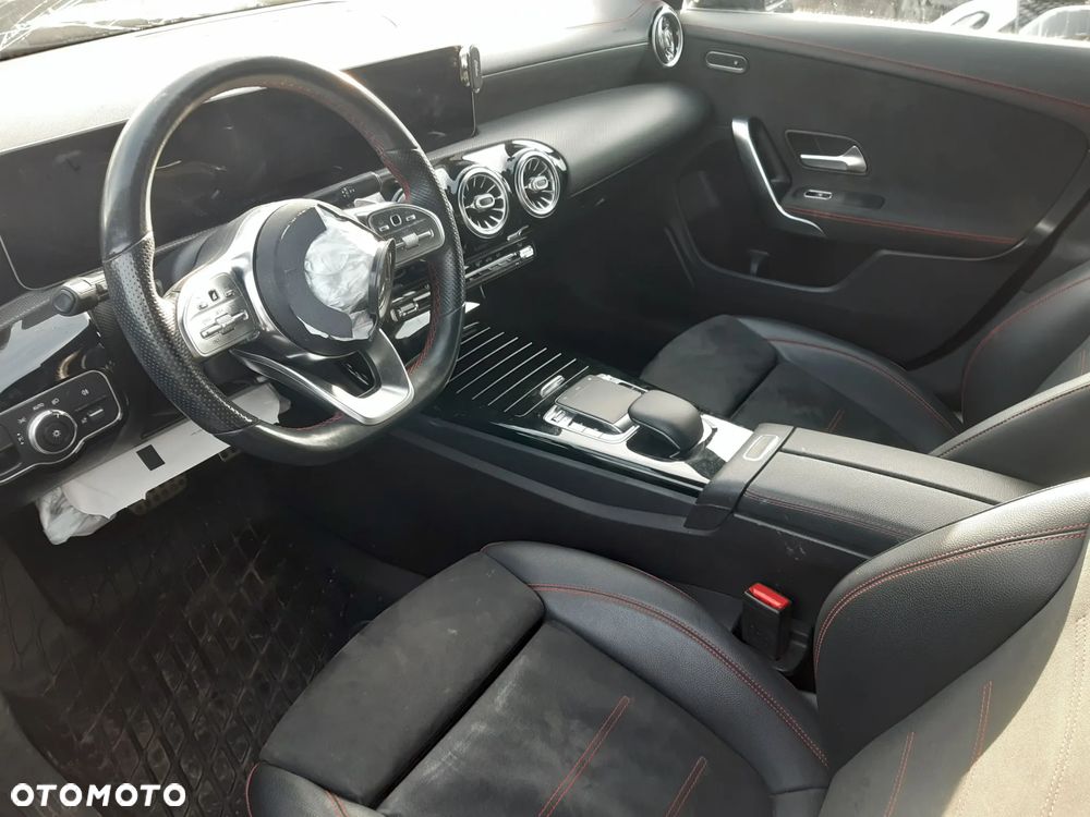 Mercedes-Benz CLA 180 7G-DCT AMG Line Advanced Plus - 12