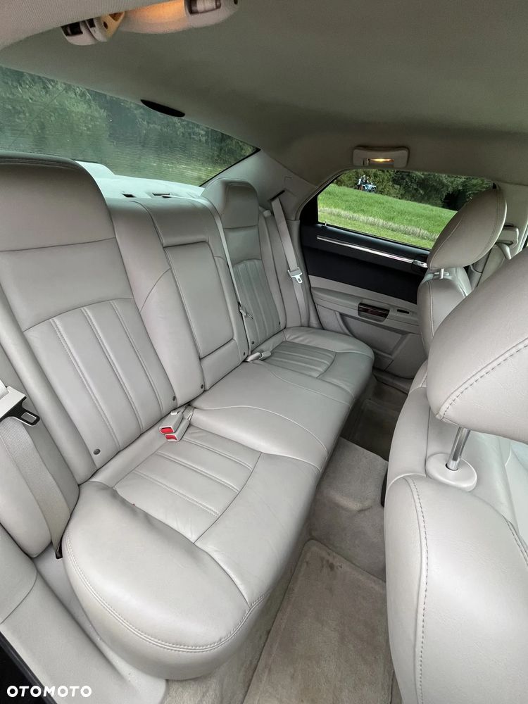 Chrysler 300C - 15