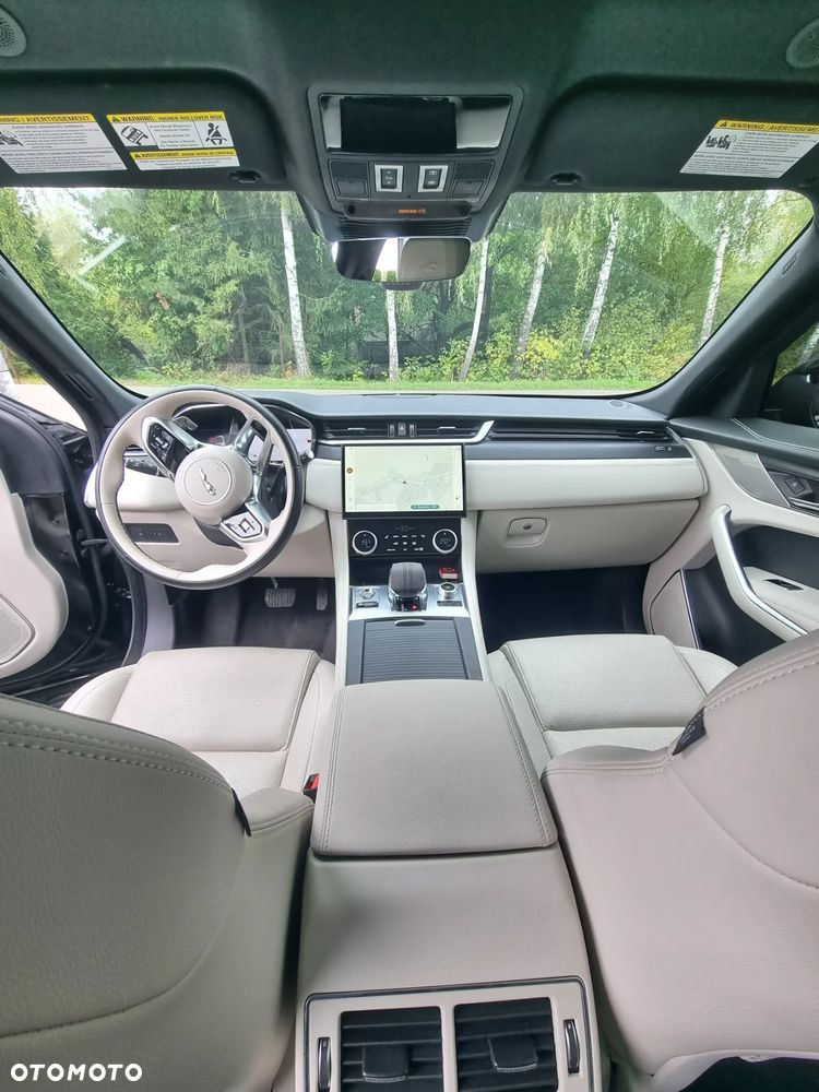 Jaguar F-Pace P250 AWD R-Dynamic S - 25