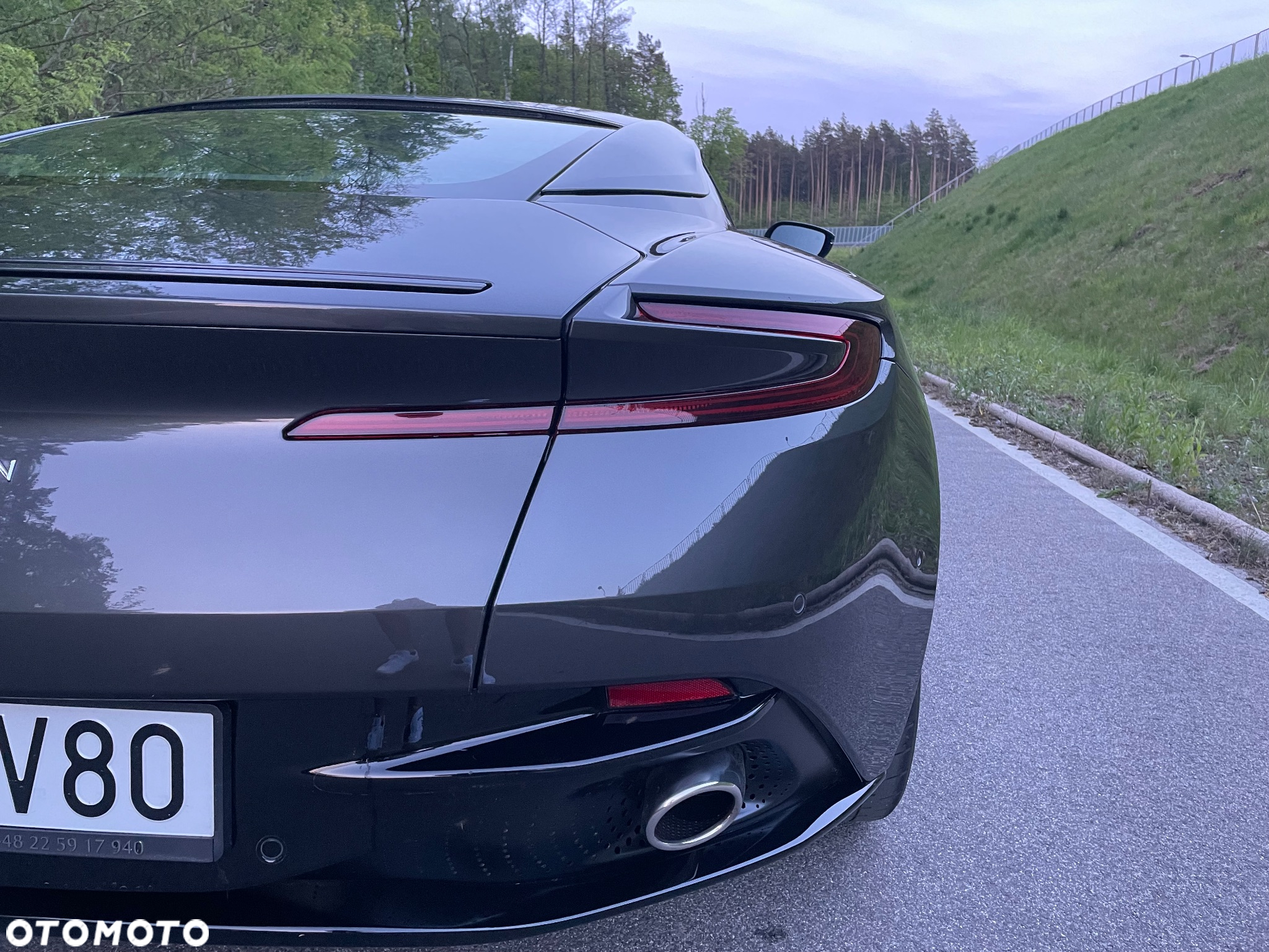 Aston Martin DB11 V8 - 12