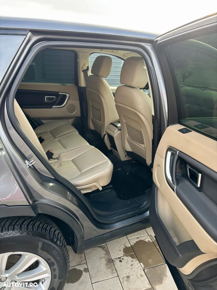 Land Rover Discovery Sport - 12