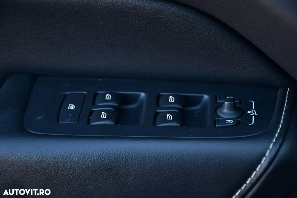 Volvo XC 60 D4 AWD R-Design - 11