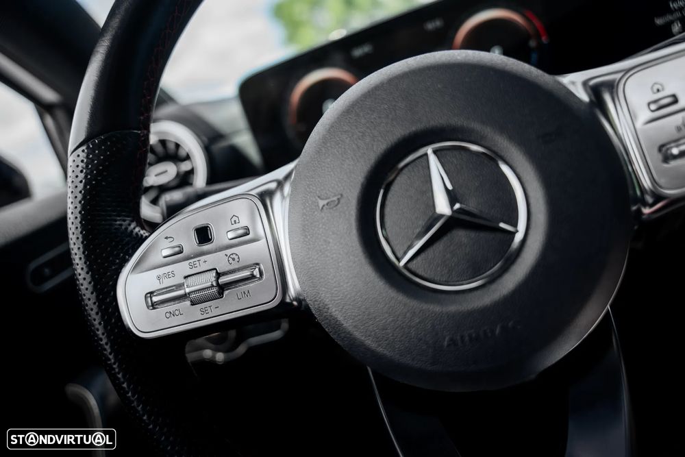 Mercedes-Benz A 250 e 8G-DCT AMG Line - 38