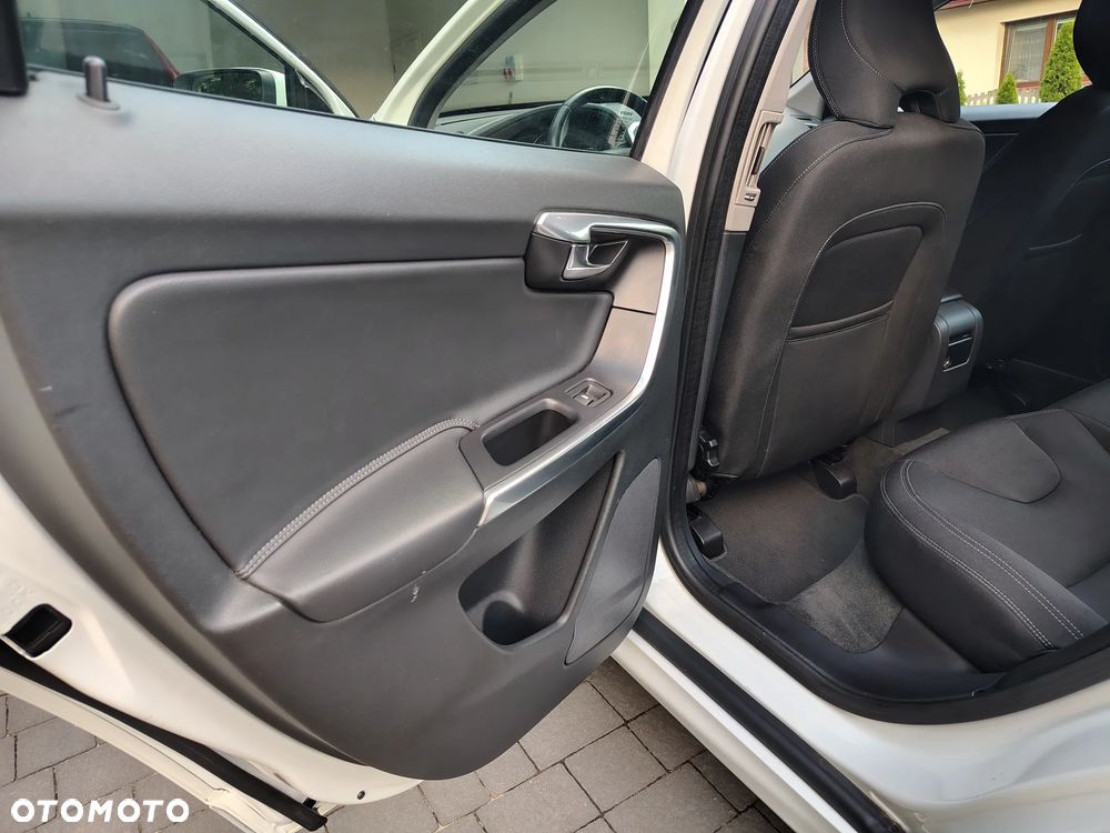 Volvo XC 60 D3 Drive-E Kinetic - 16