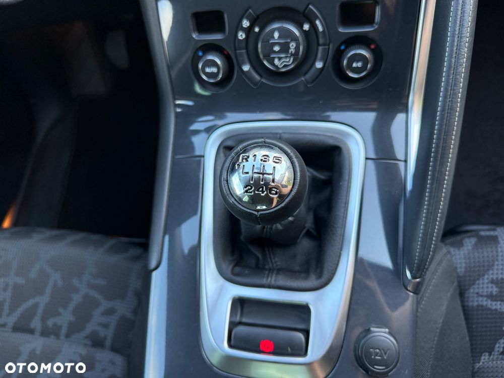 Peugeot 3008 1.6 HDi Premium - 38