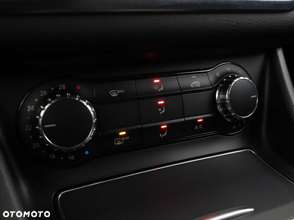 Mercedes-Benz CLA 200 7G-DCT Urban - 28