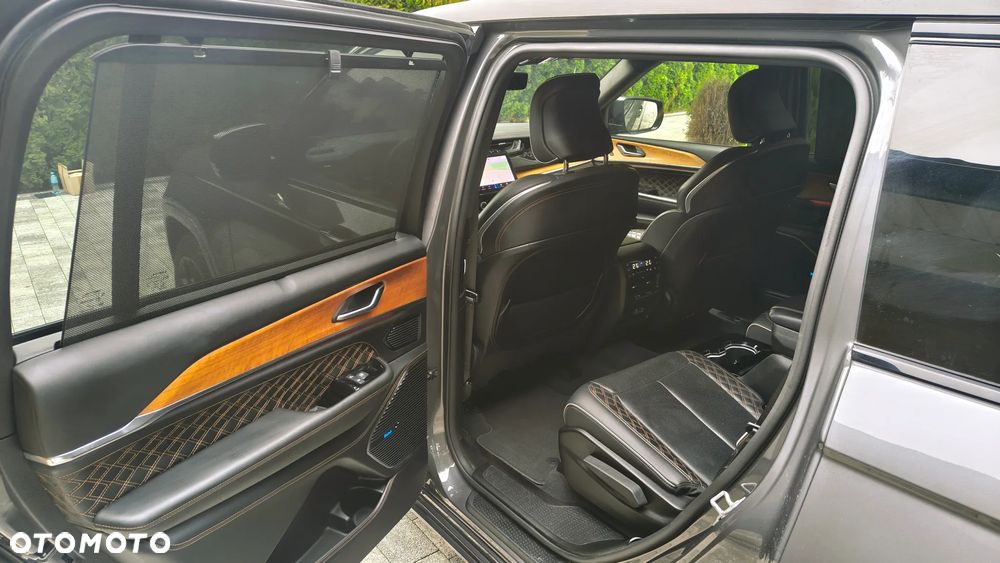 Jeep Grand Cherokee - 24