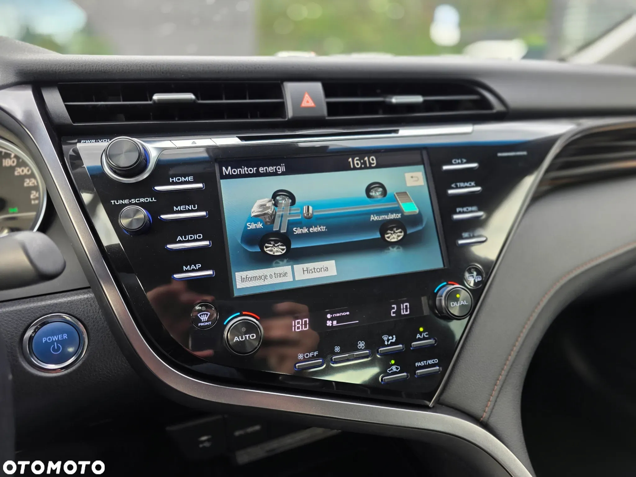 Toyota Camry 2.5 Hybrid Executive CVT - 18