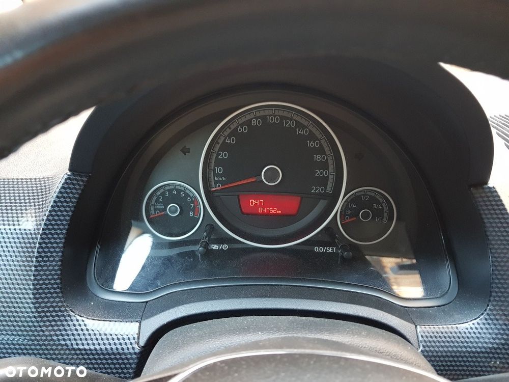 Volkswagen up! 1.0 beats - 4