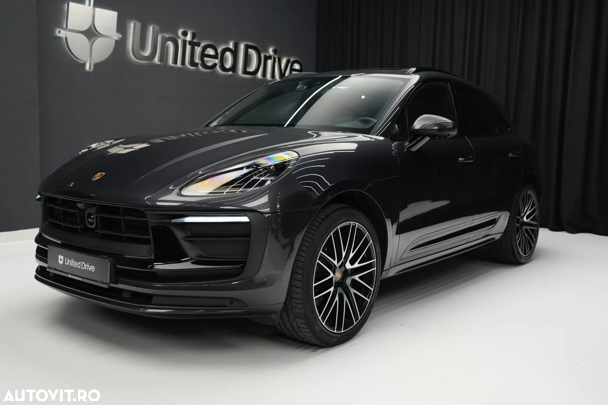 Porsche Macan T - 1