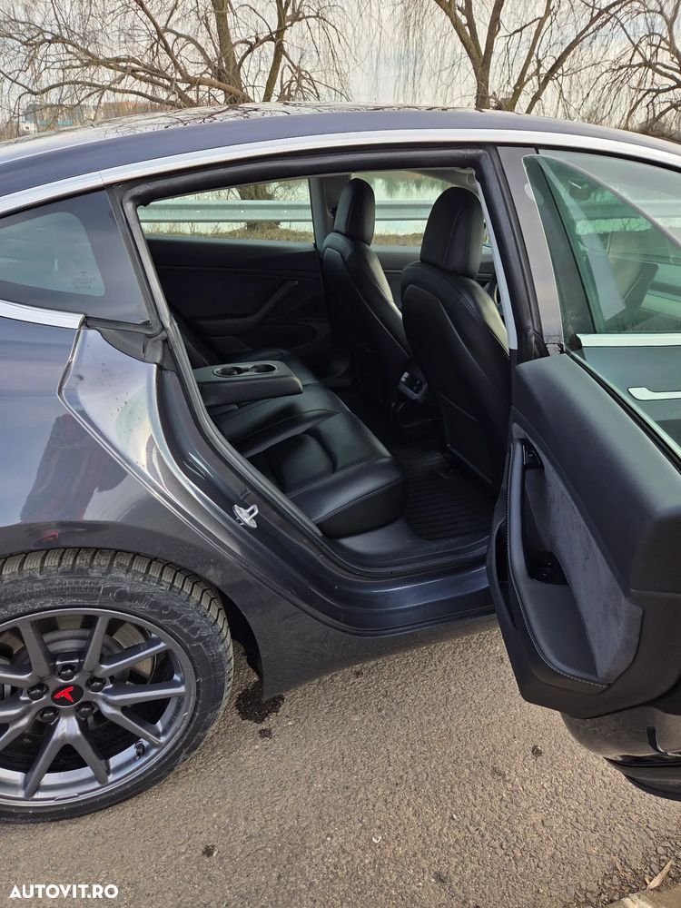 Tesla Model 3 - 12