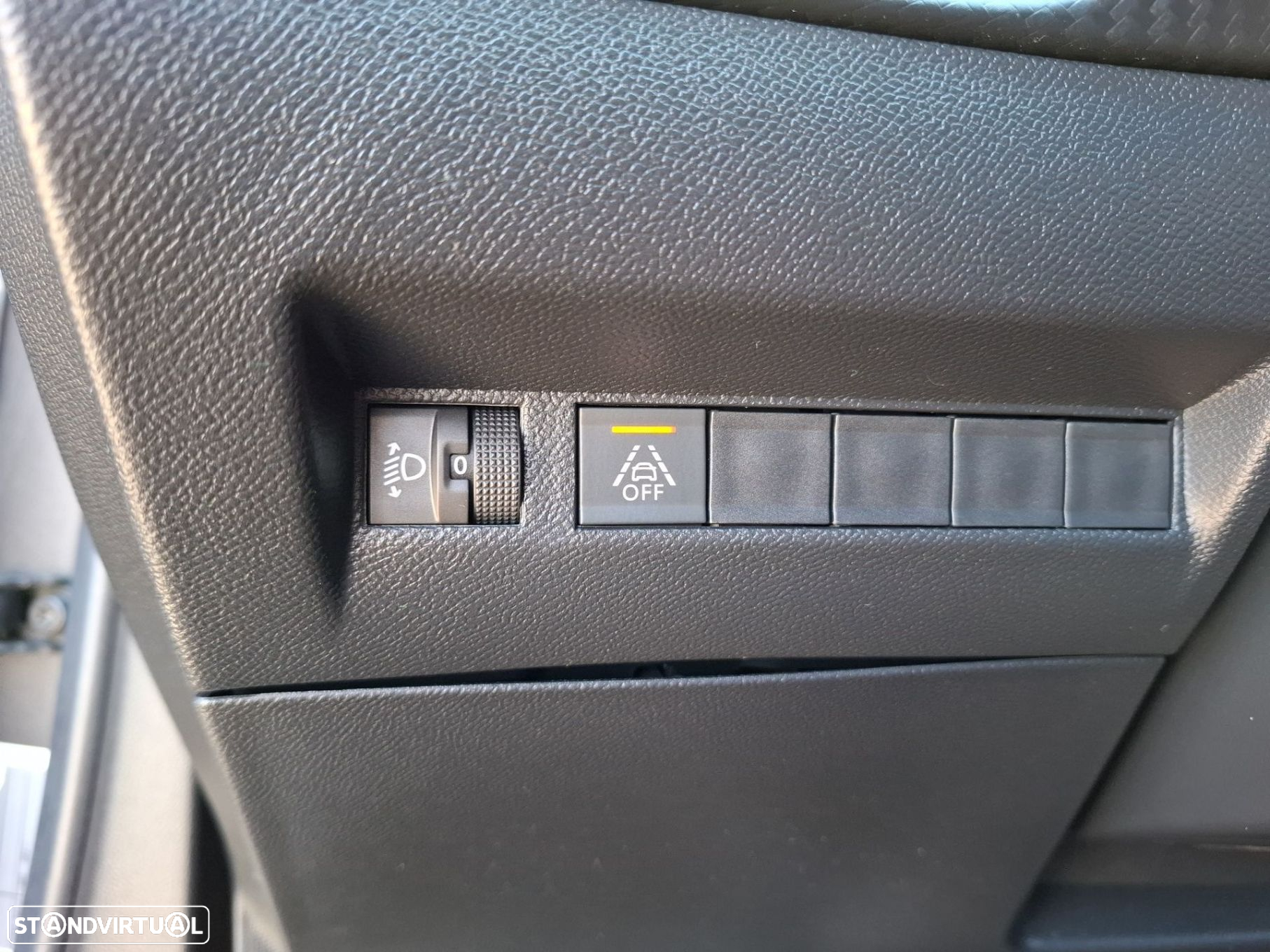 Peugeot 2008 1.2 PureTech Allure - 23