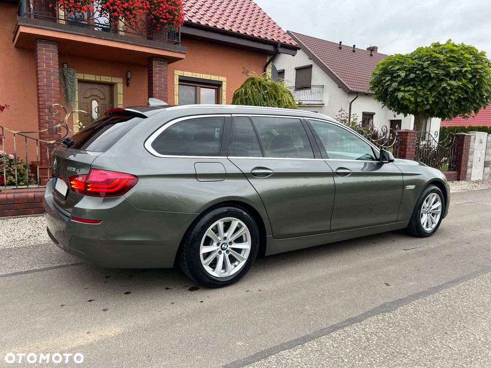 BMW Seria 5 525d Sport-Aut Modern Line - 19
