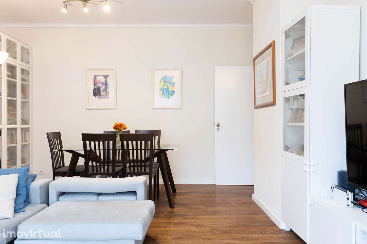 Elegância Familiar em Miraflores: Apartamento T2 Remodelado com Vistas - Grande imagem: 4/20