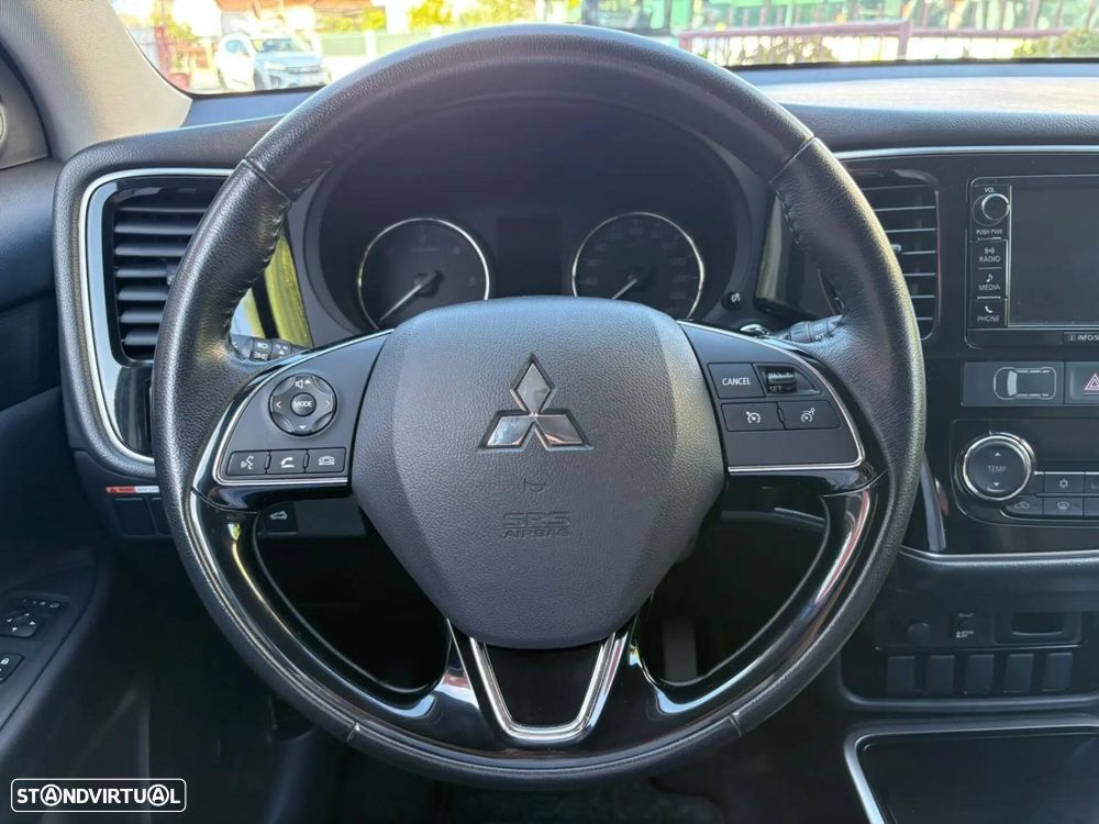 Mitsubishi Outlander 2.2 DI-D Instyle Navi - 38