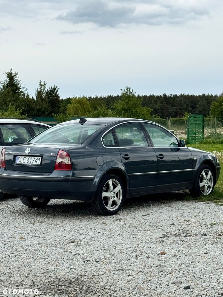 Volkswagen Passat 1.9 TDI Trendline - 4