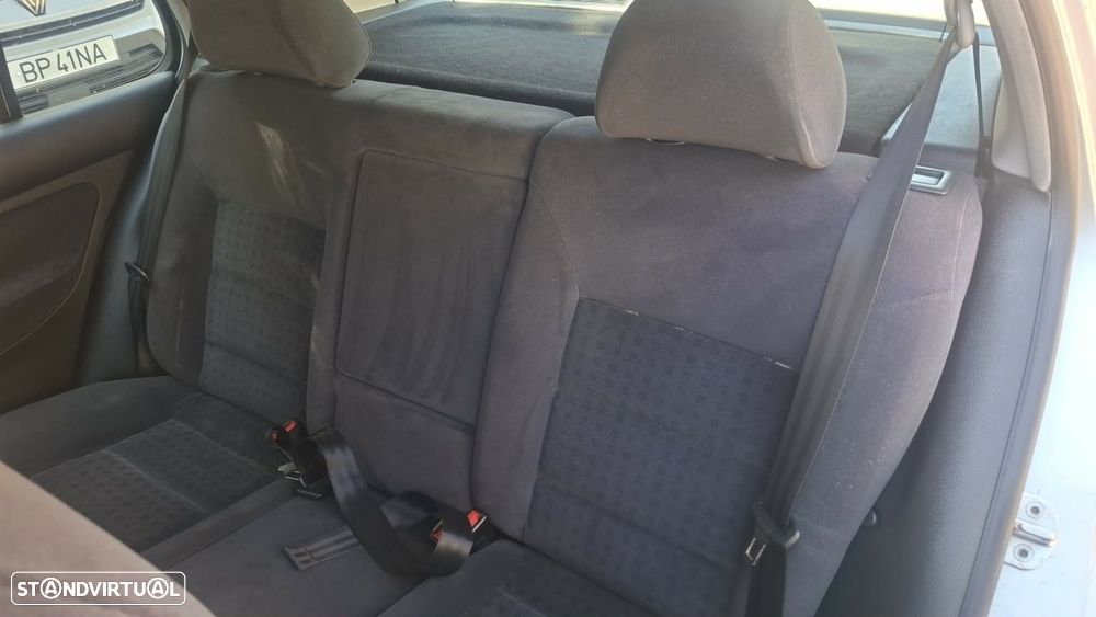 VW Golf 1.4i Confortline JE+AC - 12