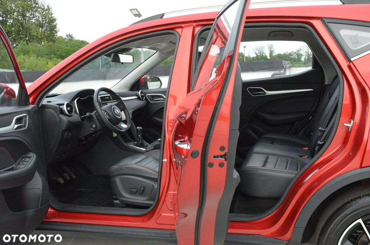 MG ZS - 32