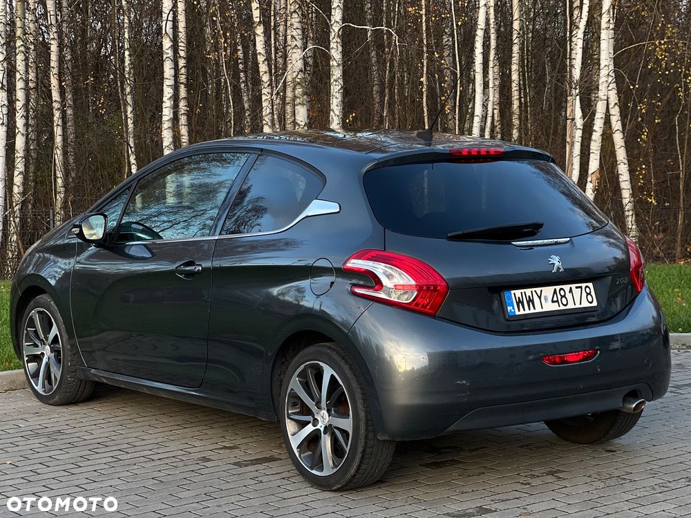 Peugeot 208 - 13