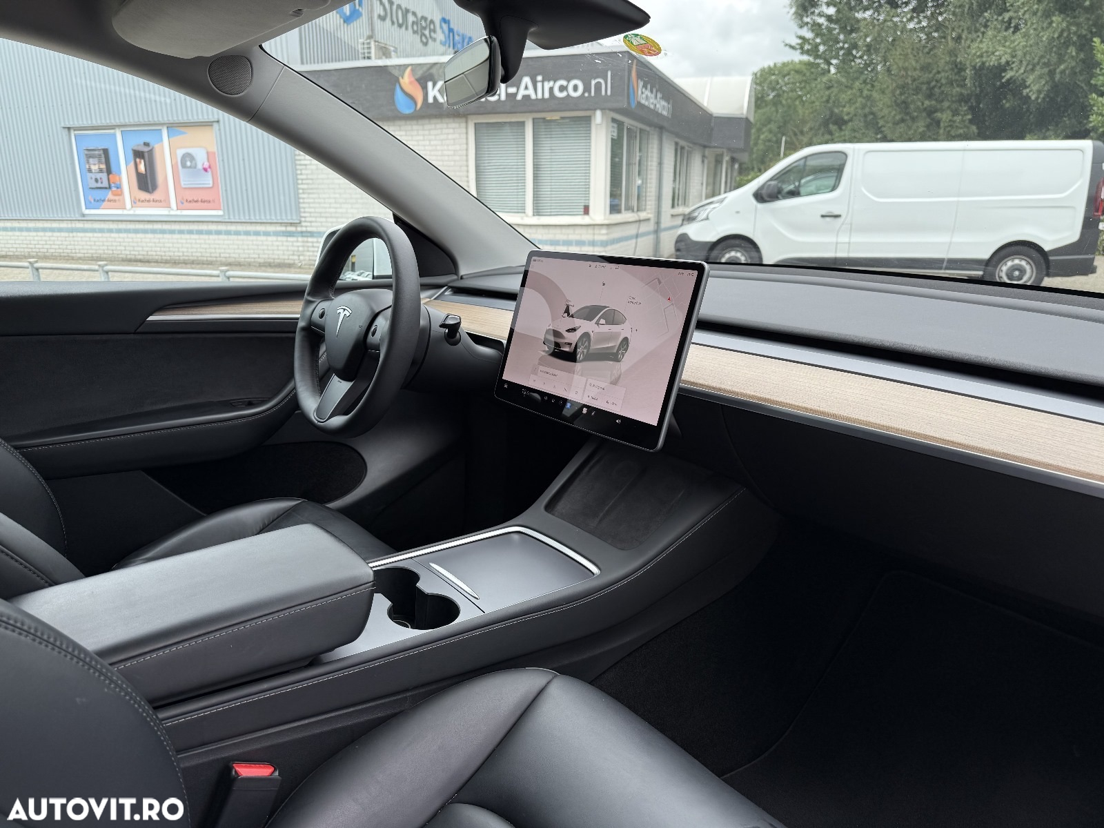 Tesla Model Y - 5