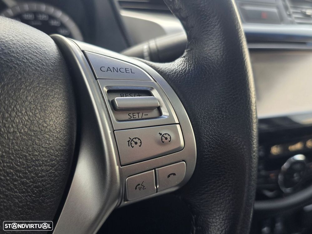Nissan Navara 2.3 dCi CD 4WD N-Connecta Nav+Barras - 24