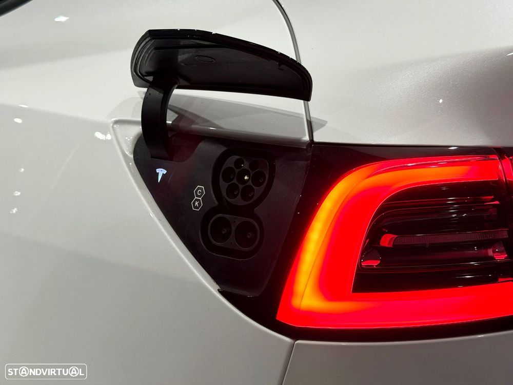 Tesla Model Y Long Range Dual Motor AWD - 43