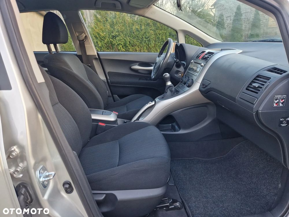 Toyota Auris 1.6 VVT-i Executive - 35