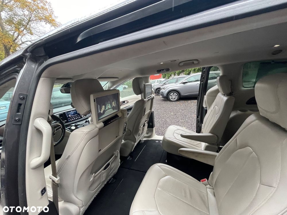 Chrysler Pacifica - 26
