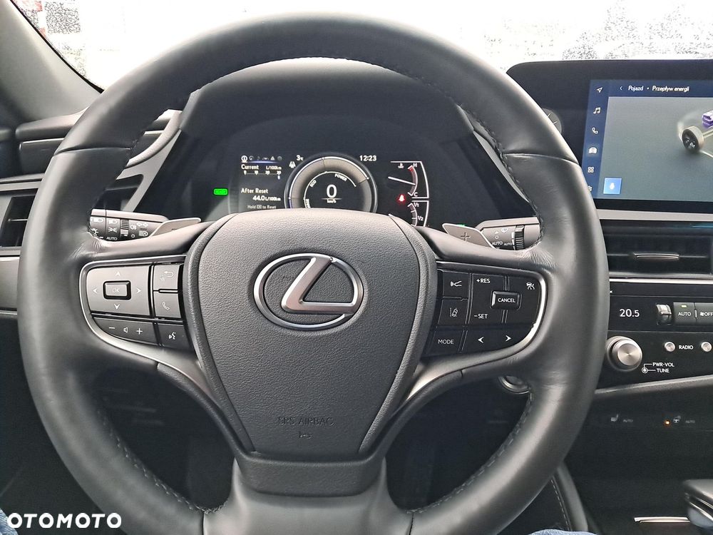 Lexus ES 300h Business Edition - 16