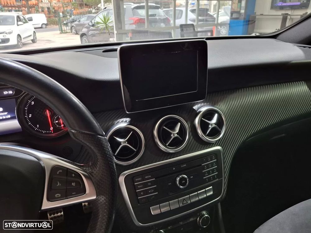 Mercedes-Benz A 180 d AMG Line - 12