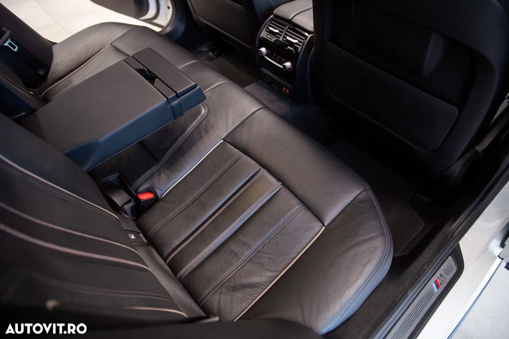BMW Seria 5 530d xDrive AT MHEV - 33