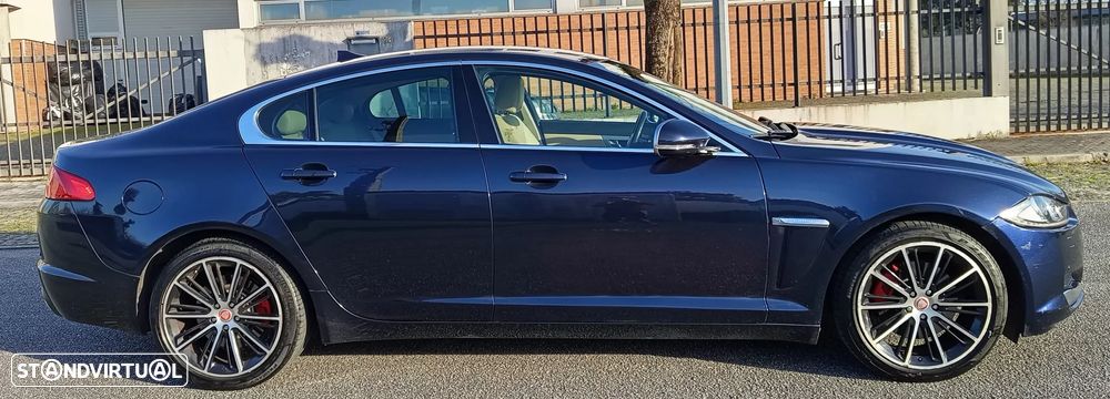 Jaguar XF 2.2 D Premium Luxury - 4
